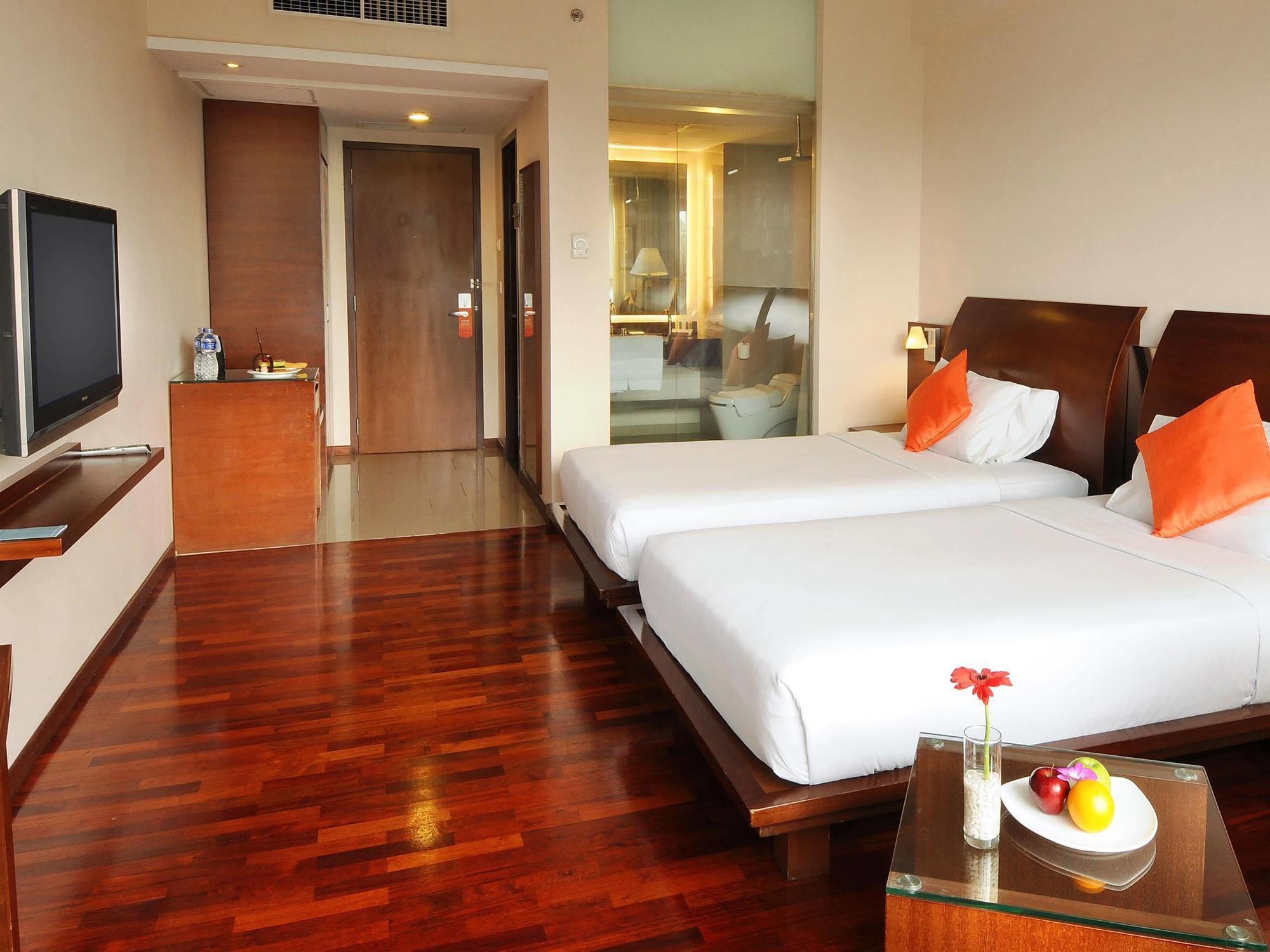 The Luxton Bandung Hotel Exterior foto