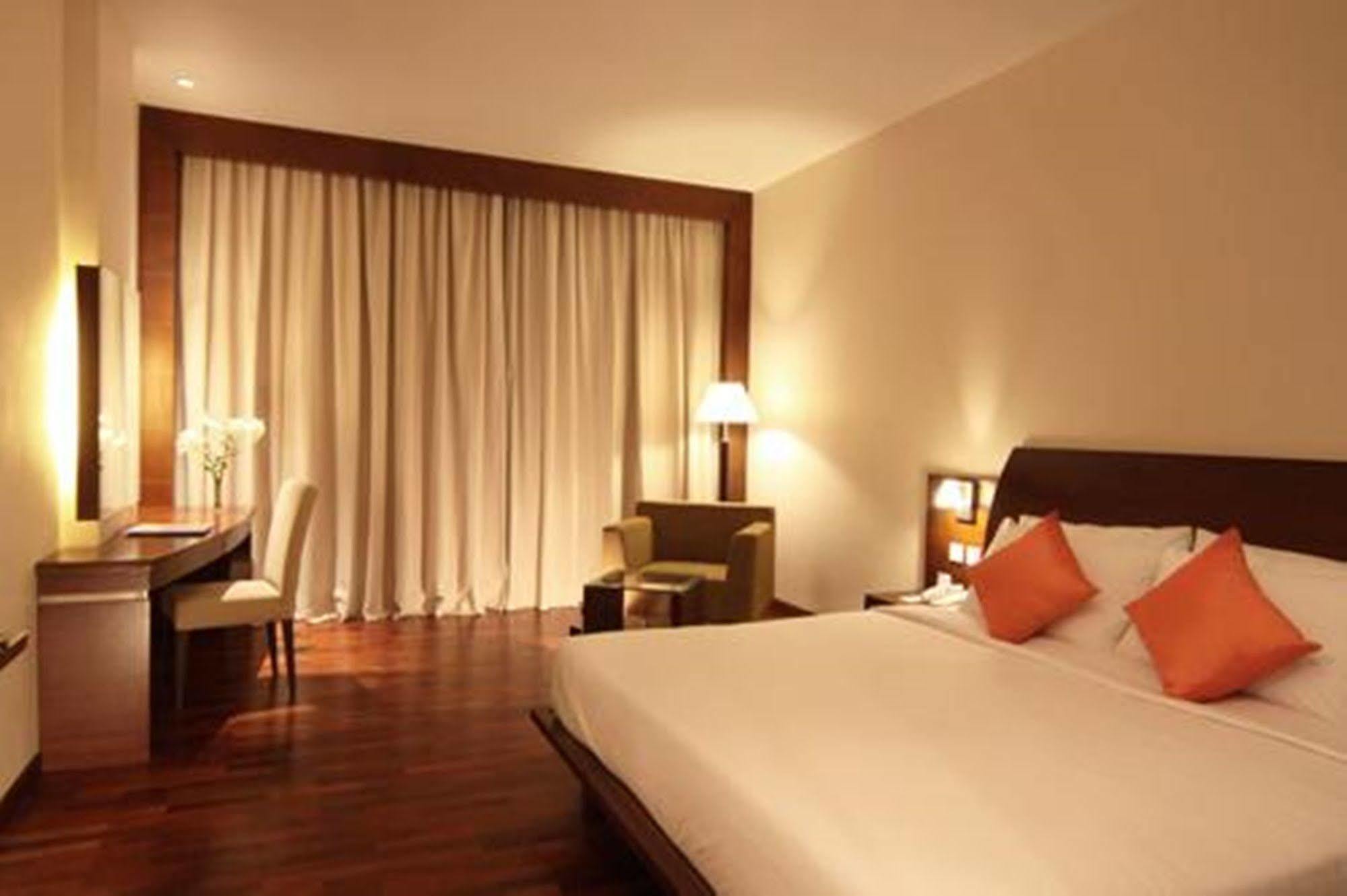 The Luxton Bandung Hotel Exterior foto