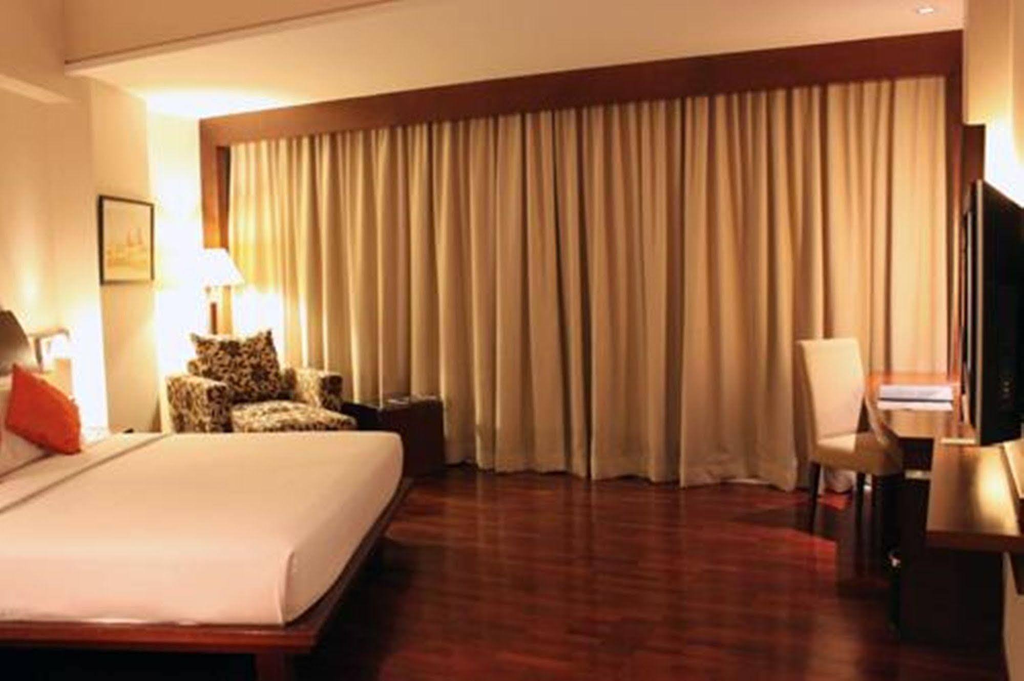 The Luxton Bandung Hotel Exterior foto